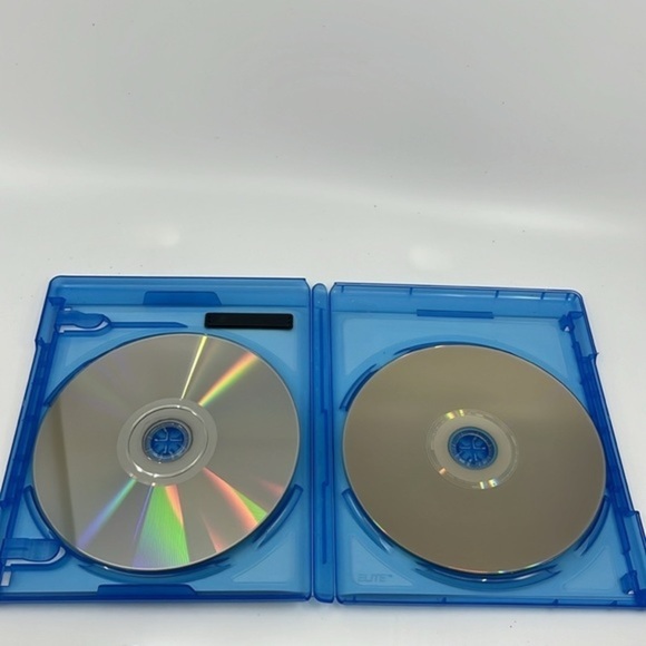 Madagascar: Escape 2 Africa & Kung Fu Panda 2/ Secrets the Masters Blu-ray Combo - Picture 3 of 4